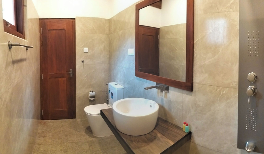 Bathroom 2, Caliza Dalawella, Habaraduwa