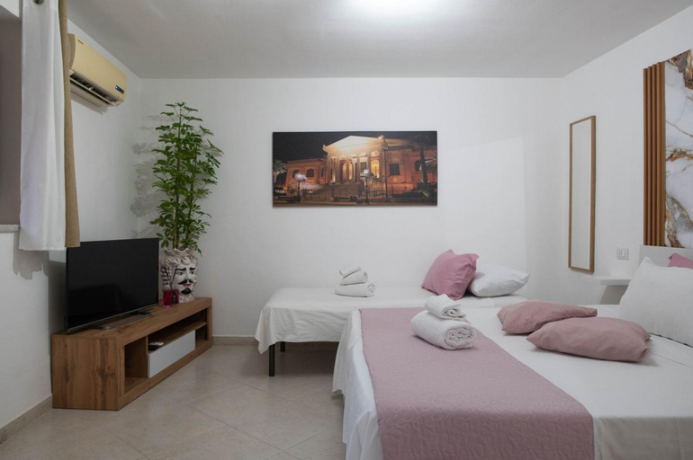 Bedroom, Casa Doriana, Palermo