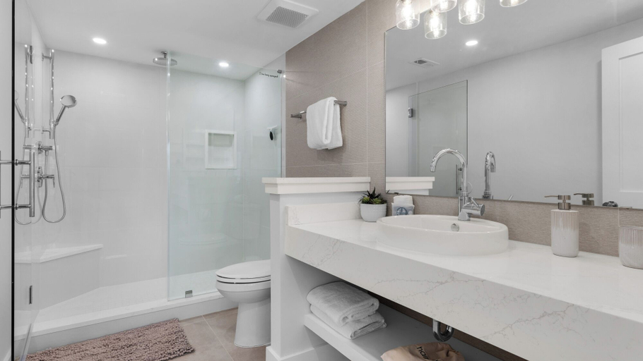 Bathroom 3, Emerald Hill, Walton