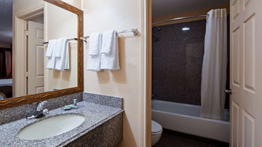 Bathroom 4, Best Western Executive Inn, Harrison