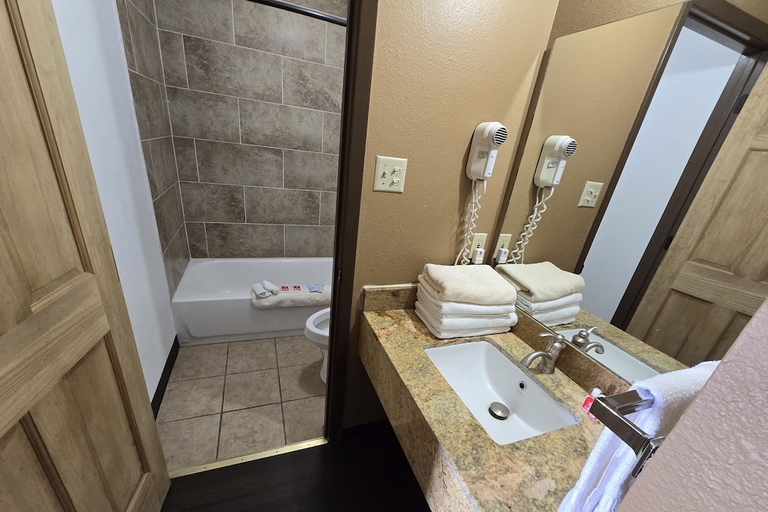 Bathroom 4, Econo Lodge Eagle Nest, Colfax