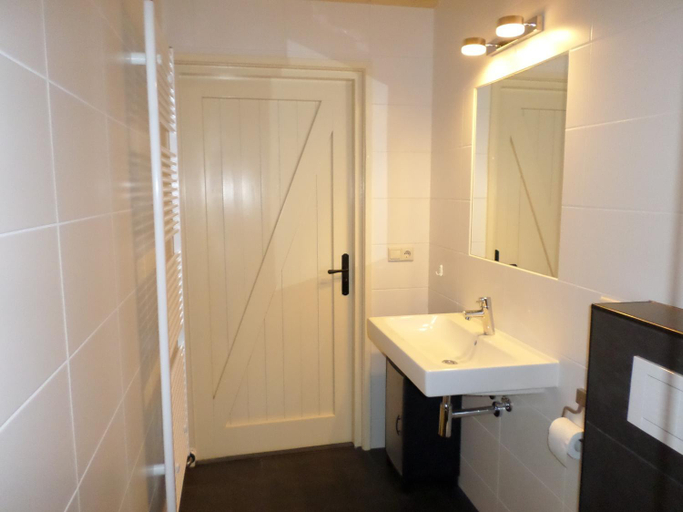 Bathroom 4, Farmhouse in Geesteren near Golf Course, Borculo