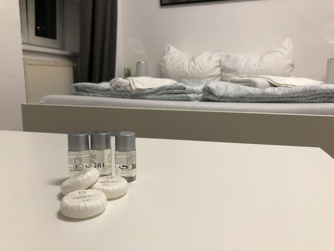 Room 3, Affordable Apartment Near Millennium, Wien