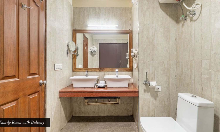 Bathroom 4, Summit Barsana Resort & Spa, Darjiling