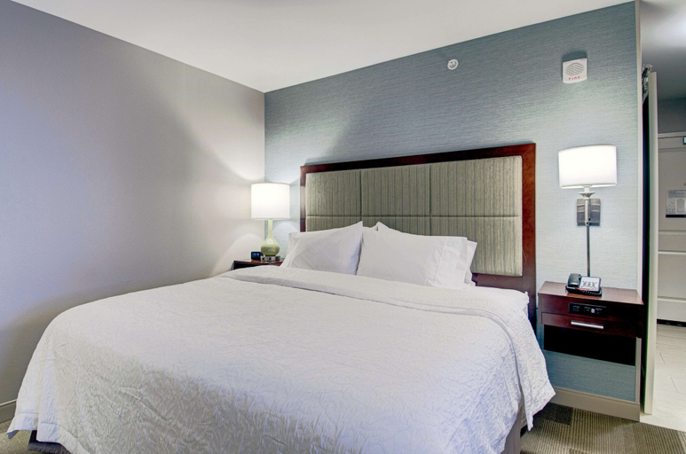 Bedroom 3, Hampton Inn Boston - Westborough, Worcester