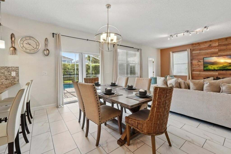 Dining 5, Exceptional Quality Private Pool Home 6 Bedroom Villa, Osceola