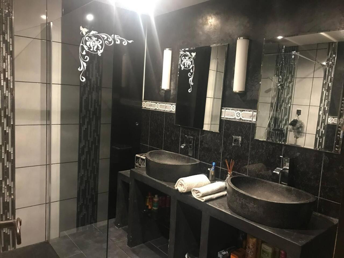 Bathroom 3, Chambres chez l'habitant Villa l'Ile aux Anges, Alpes-Maritimes