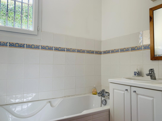 Bathroom 3, La Garrigue des Alpilles - Villa de charme avec piscine privee au Paradou, Bouches-du-Rhône