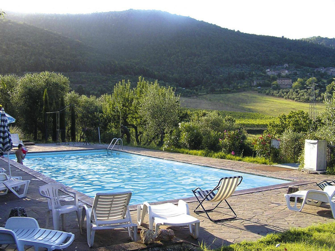 Sport & Beauty 4, Charming House in Tuscany with Pool Views, Siena