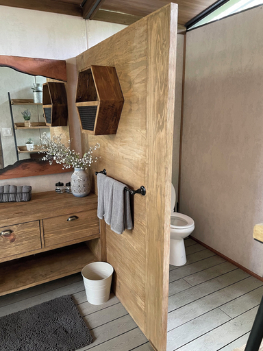 Bathroom 4, GLAT Austin, Bastrop