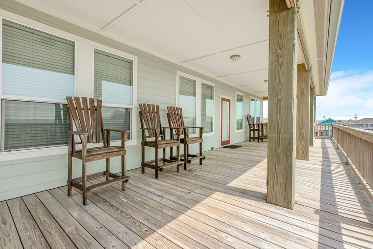 Property grounds 4, La` Bella Vie 3 Bedroom Home, Galveston