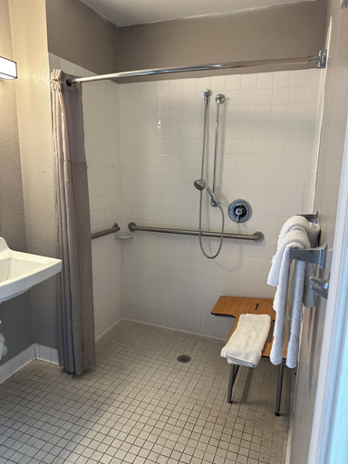 Bathroom 3, Motel6 Gulfport, MS – Airport, Harrison