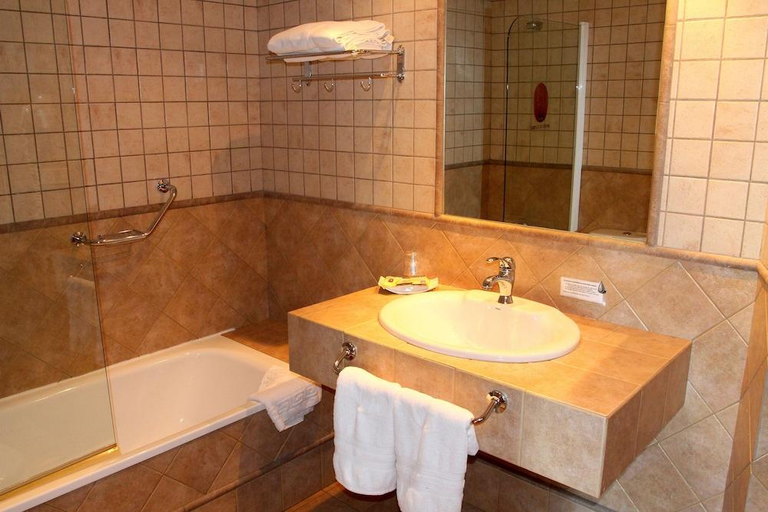 Bathroom 5, Hotel El Curro, Jaén