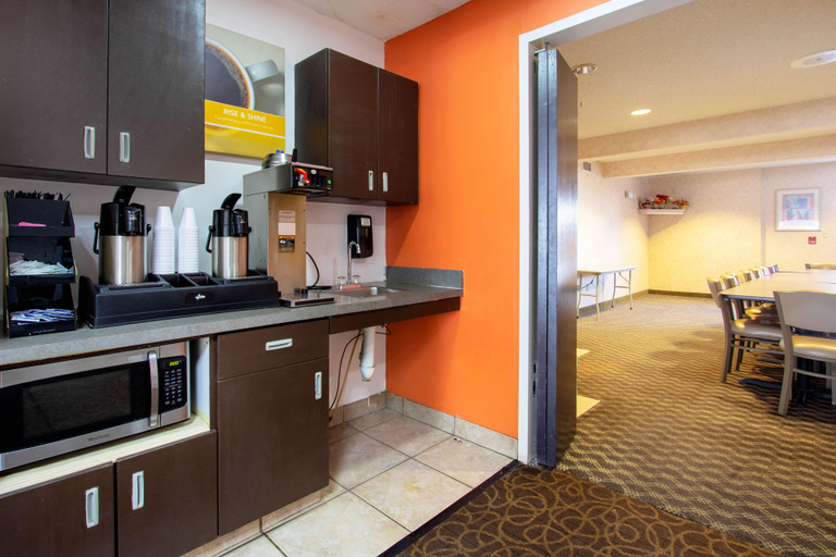 Others 5, Motel 6 El Paso Southeast, El Paso