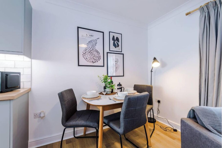 Living area 3, 11 Salisbury Close, Cheshire East