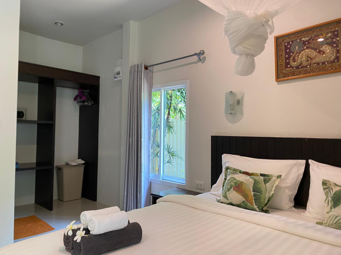 Bedroom 2, Baan Longhaad, Ko Lanta
