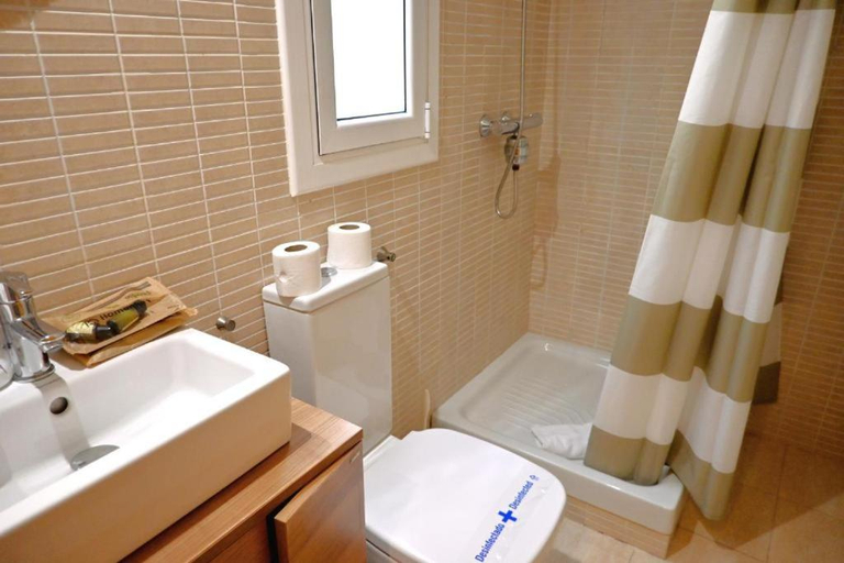 Bathroom 2, Homenfun Barcelona Hospital Clinic l, Barcelona