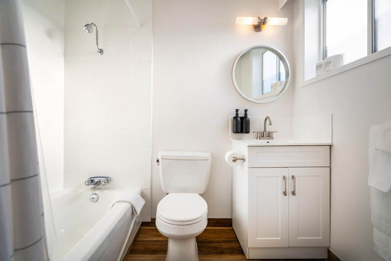 Bathroom 2, Okanagan Lakefront Resort, Okanagan-Similkameen