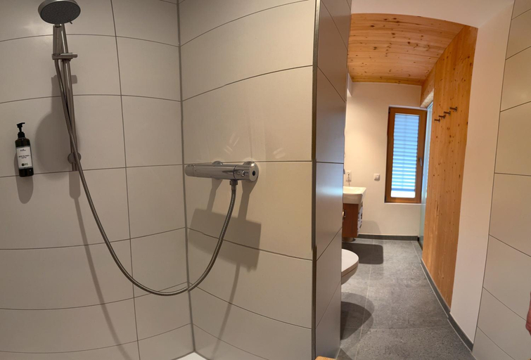 Bathroom 2, Okohotel aus Holz Alea Eco, Pfaffenhofen an der Ilm
