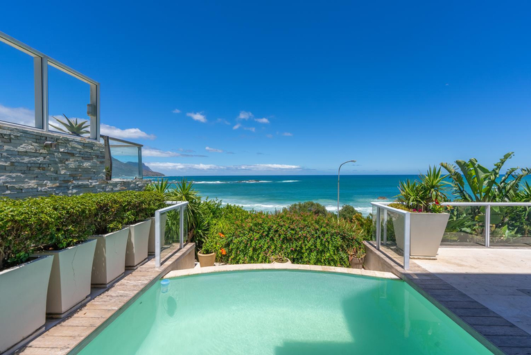 Sport & Beauty 2, Camps bay beach apartment with Jaccozi, City of Cape Town