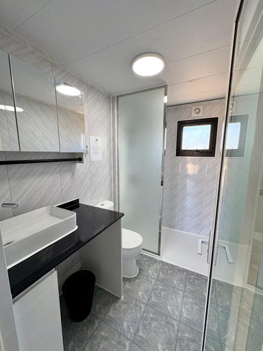 Bathroom 3, Corryong Caravan Park, Towong - Pt B