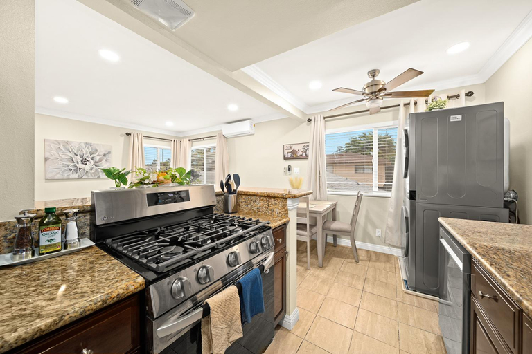 Others 5, Bright & Cozy Getaway ☼ 10min to Downtown LA ☼ Pkg, Los Angeles
