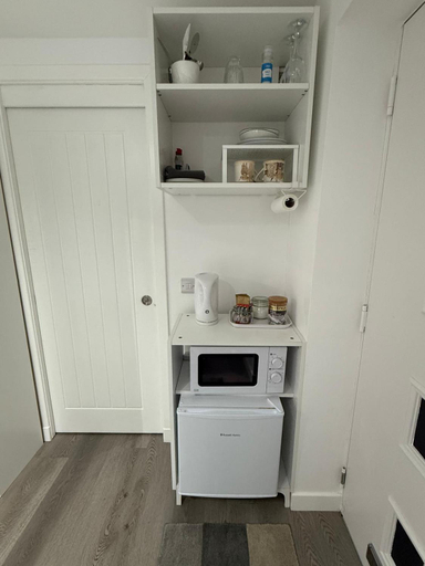 Others 3, Suite 5 En-suite Room with Independent Entrance, Edinburgh