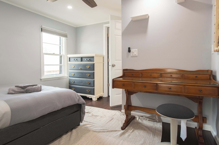 Bedroom 3, Chic Lake Geneva Apartment in Desirable Location!, Walworth