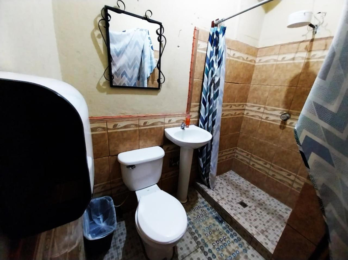 Bathroom 3, Hotel Alma Maya, Antigua Guatemala