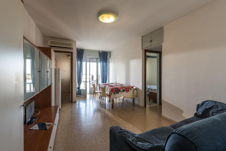 Shared lounge/TV area 5, Inviting Apartment With Lateral sea View, Venezia