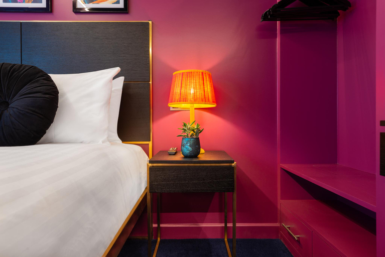 Bedroom 2, The Nine Hotel, London