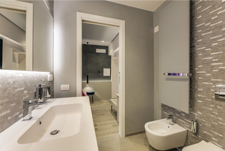 Bathroom 5, Belli Vatican Suites - by Flatinrome, Roma