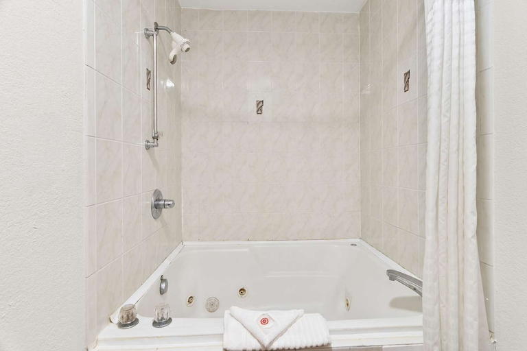 Bathroom 4, Comfort Inn Joliet West I-80, Will