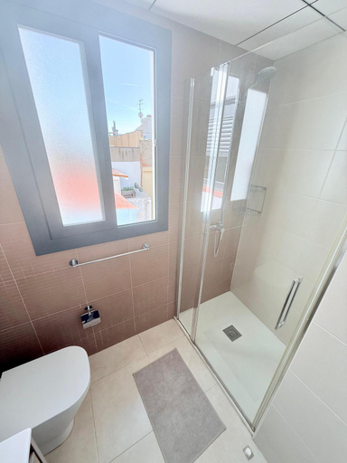 Bathroom 2, Tarragona Apartments, Tarragona