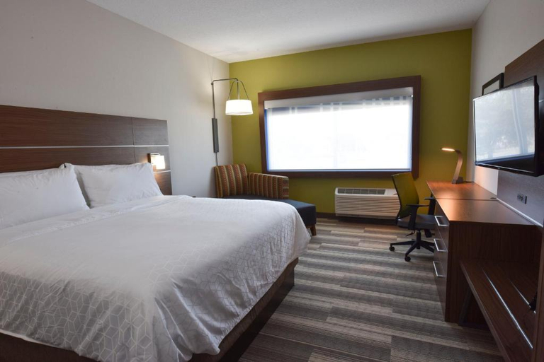Bedroom 3, Holiday Inn Expr & Sts Orlando - Southeast by IHG, Orange