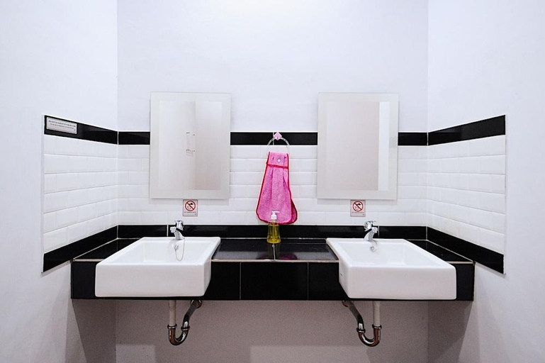 Bathroom 4, Kamala House Yogyakarta, Bantul