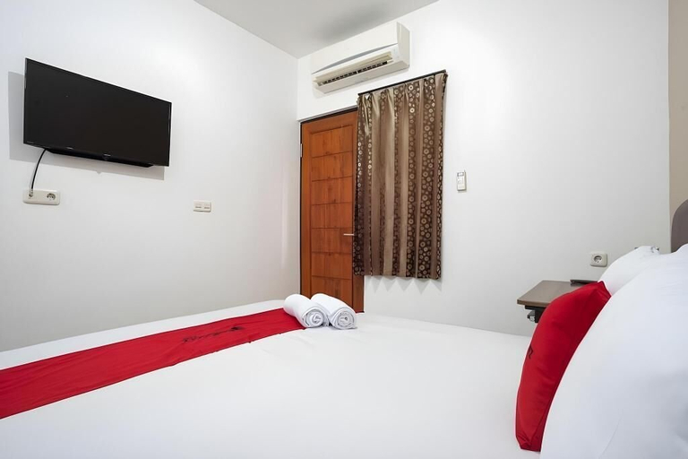 Room 3, OYO 94735 RD Near Eka Hospital Bsd City, Tangerang Selatan