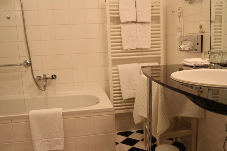 Bathroom 3, Hotel Seeschloßl Velden, Villach Land