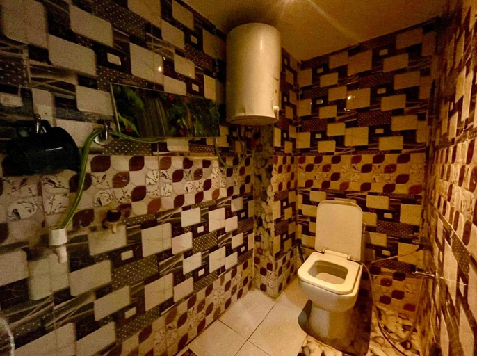 Bathroom 3, Hotel O Shivayy Majestic, Varanasi
