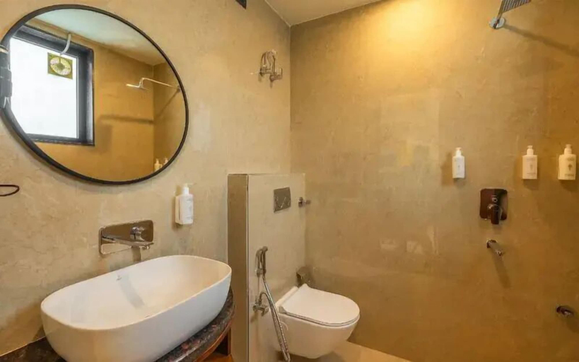 Bathroom 5, The Hosteller Agra Tajganj, Agra