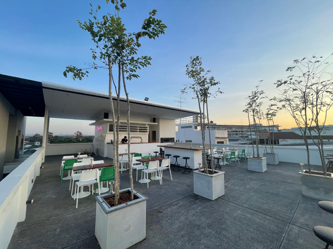 Food & Drinks, YAA Hostel, Pak Chong