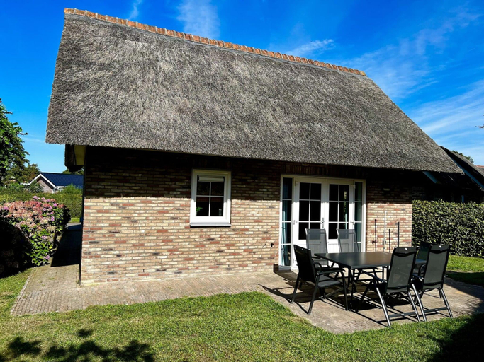 3, Charming villa with terrace near forest, Zijpe