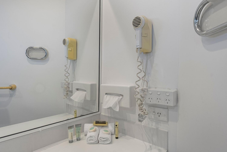 Bathroom 5, Ballina Byron Islander Resort and Conference Centre, Ballina