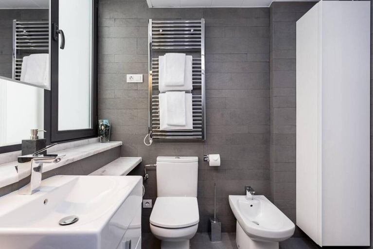 Bathroom 3, Modern Luxury Apartment Fira Bcn, Barcelona