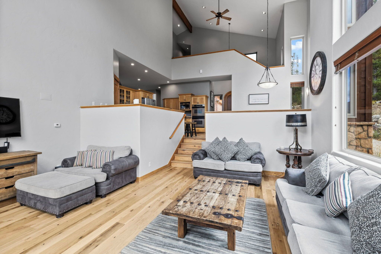 Living area 2, Fox Den at Emmett Lode, Summit
