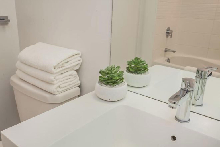Bathroom 3, Breathtaking Toronto Waterfront 1+1 2BR CN Tower, Lake & City Sunset Perfection, Toronto