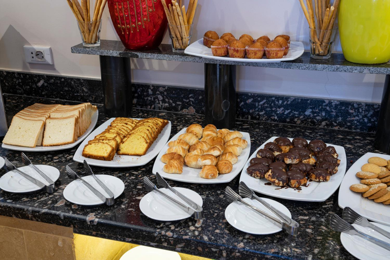 Food & Drinks 5, Al Dora Residence Apartments, Al-Ghurdaqah