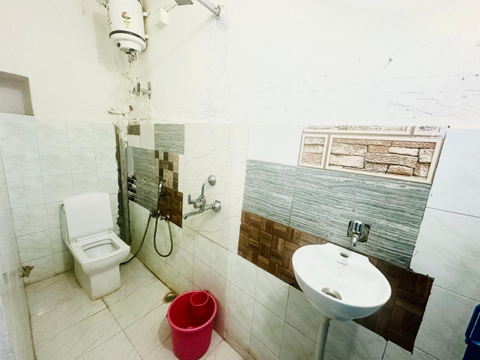 Bathroom 3, Mirvana Guest House & Camel safari, Jaisalmer