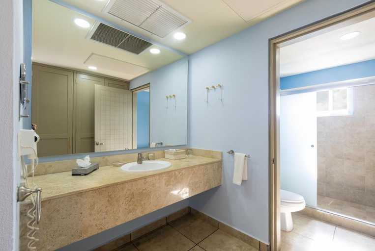 Bathroom 4, Ixchel Beach Hotel, Isla Mujeres