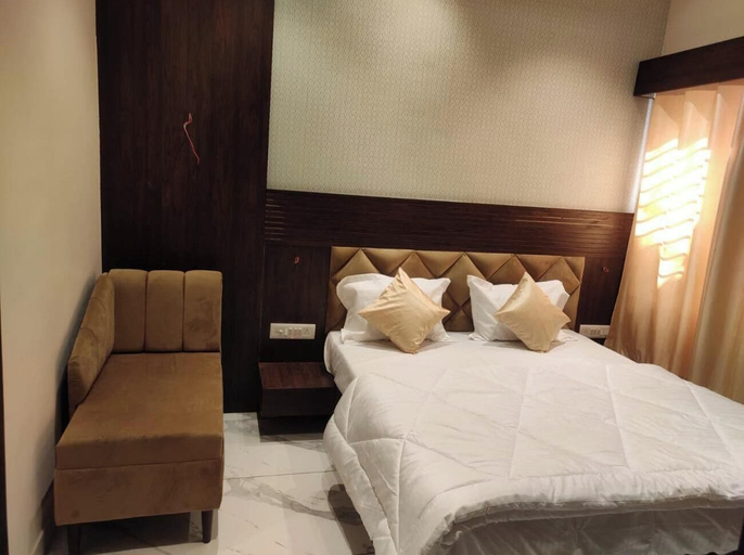 Room 5, S.K. Plaza Hotel, Baran